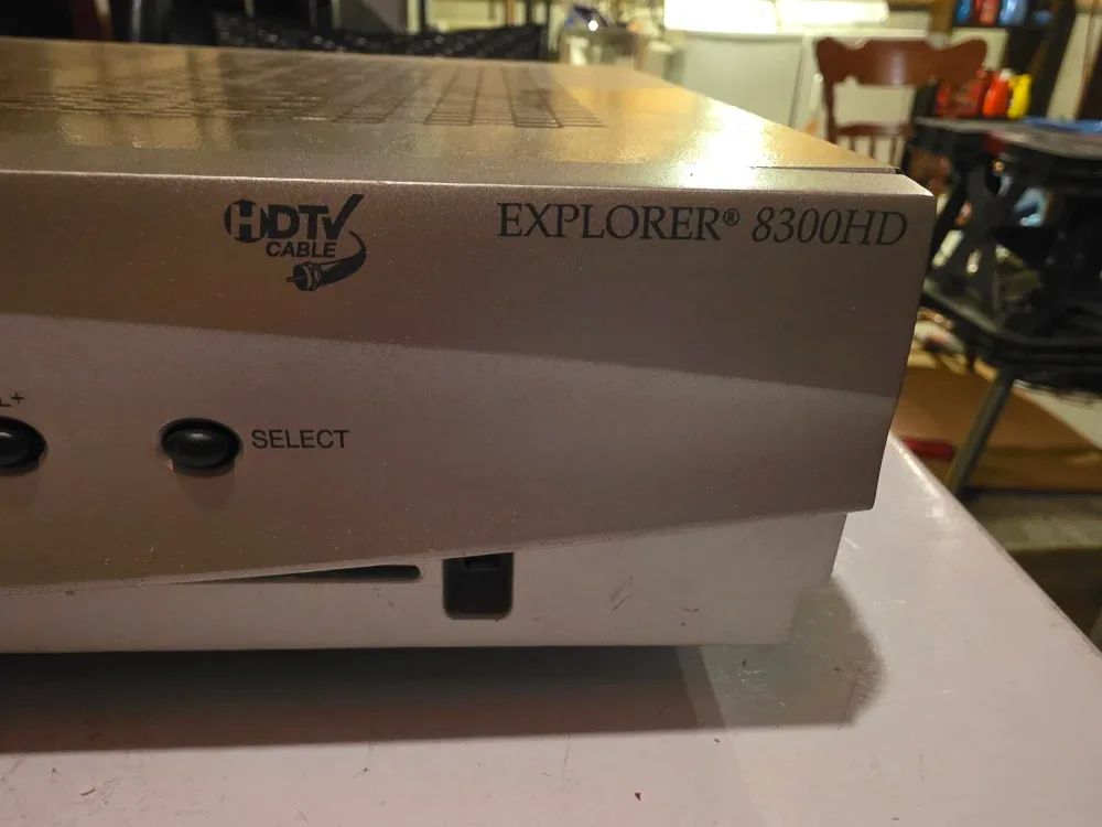 Scientific Atlanta Explorer 8300HD Cable Box image indicator(2)