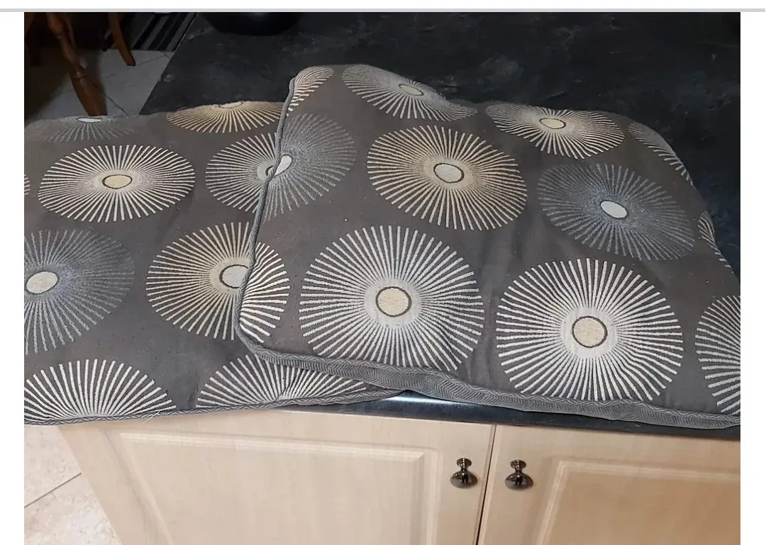 Set of throw pillows