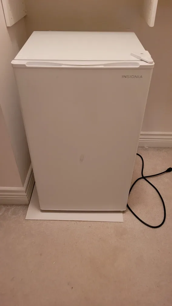 Insignia Mini Fridge - White