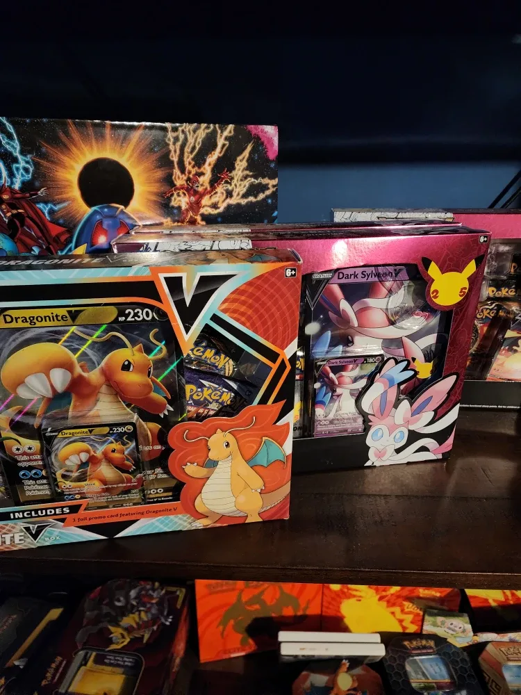 Pokémon Celebrations Special Collection & Tins image indicator(3)