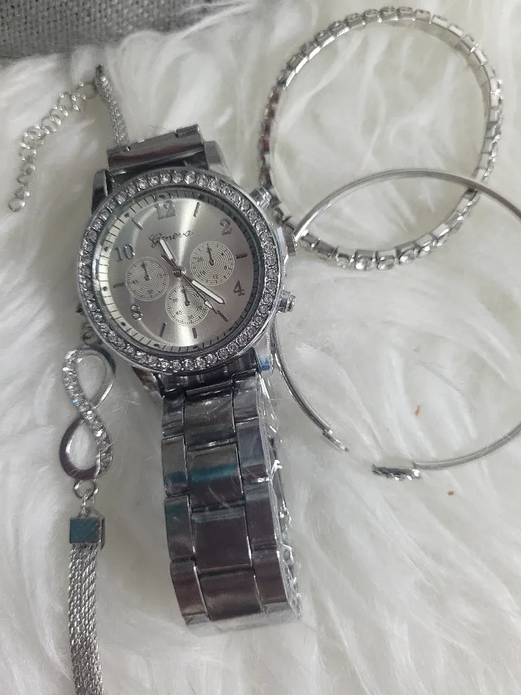 Geneva Silver Watch & Bracelet Set image indicator(7)
