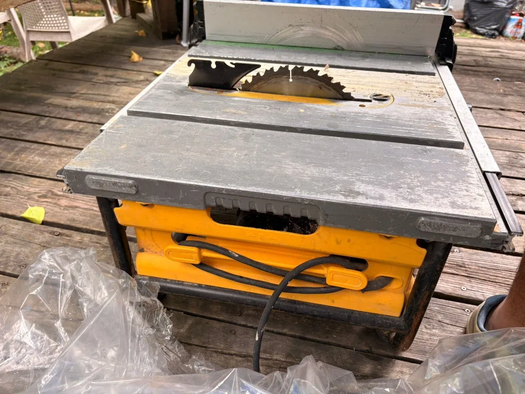 Dewalt Table Saw and Mitre Saw image indicator(5)