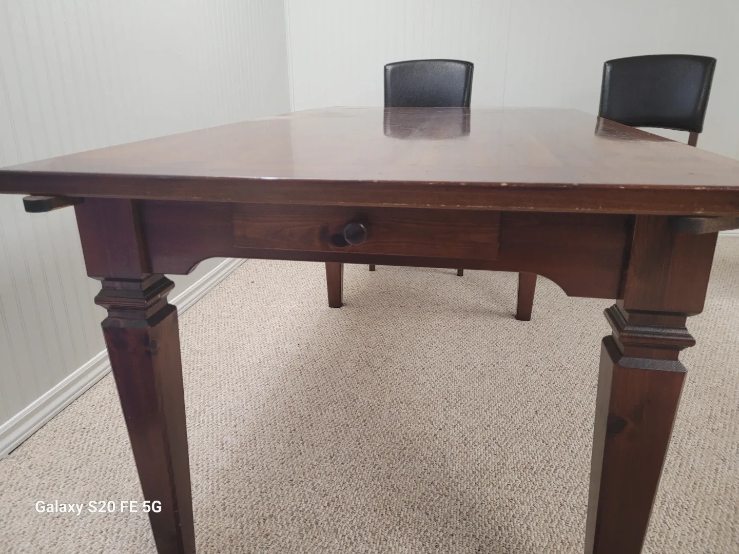 Solid wood dinning table and chairs image indicator(4)