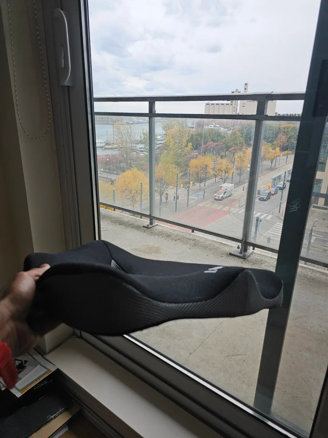 Royi Memory Foam Seat Cushion for Back/Sciatica Pain image indicator(2)