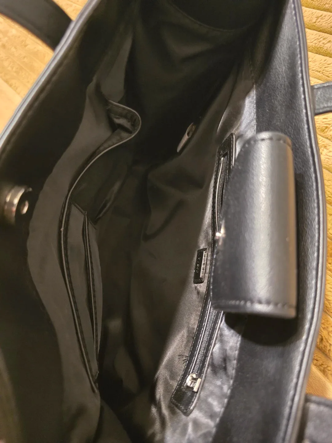 Guess Black Tote Bag image indicator(3)