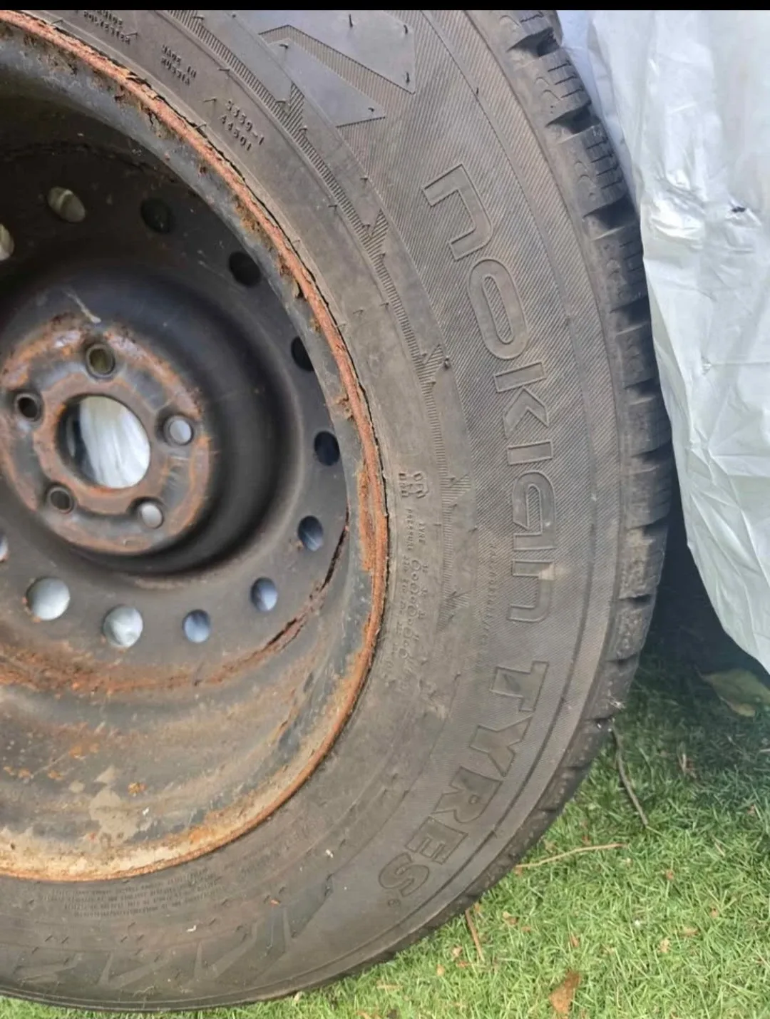 Nokian Tyres 215/65 R16 Winter Tires image indicator(3)