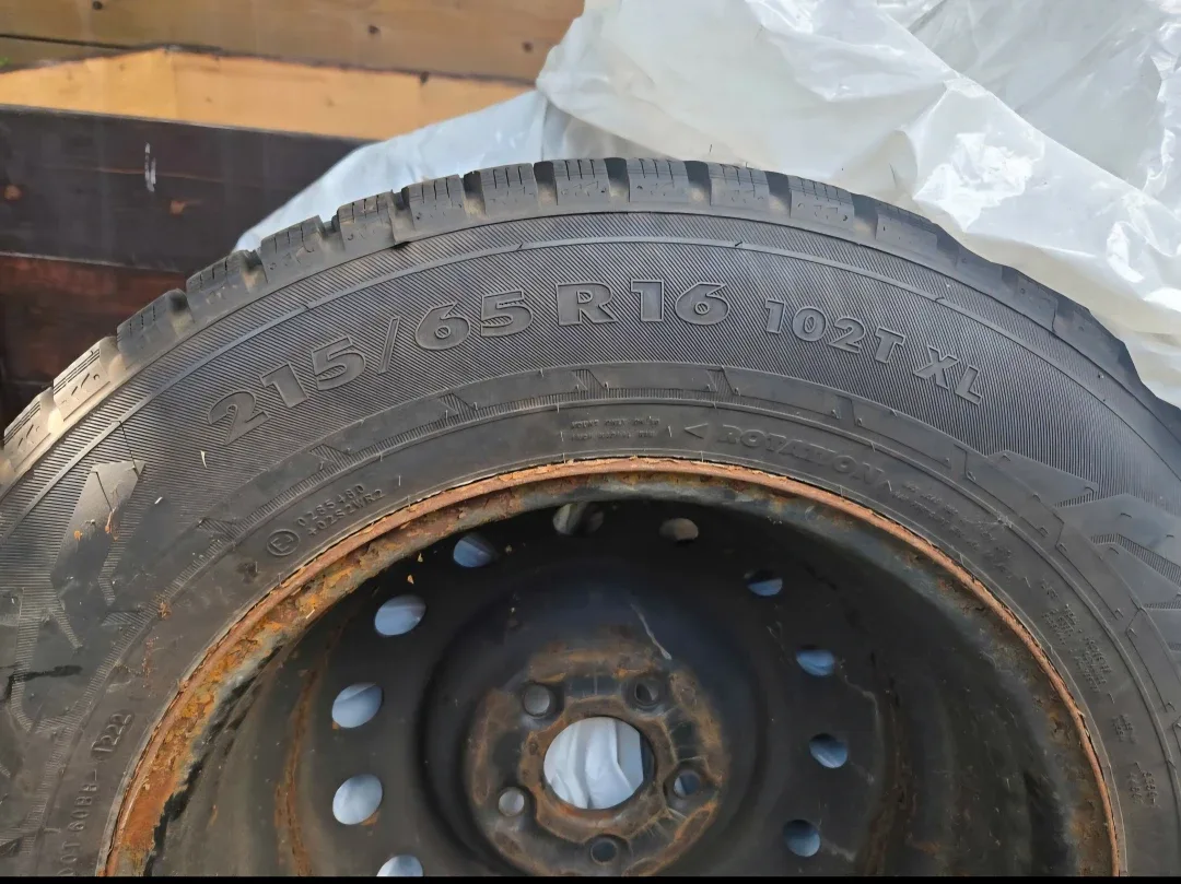 Nokian Tyres 215/65 R16 Winter Tires image indicator(4)