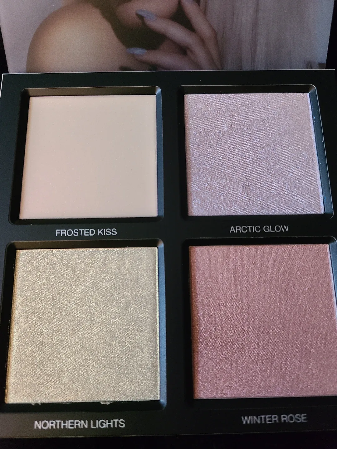 Huda Beauty Winter Highlighter Palette image indicator(2)