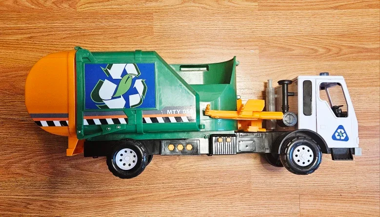 Toy Garbage Truck 🚑 image indicator(2)