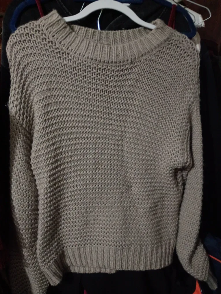 🥦 Beige Knitted Sweater