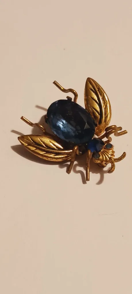 Beautiful Czechoslovakian Crystal Glass Fly Brooch image indicator(5)