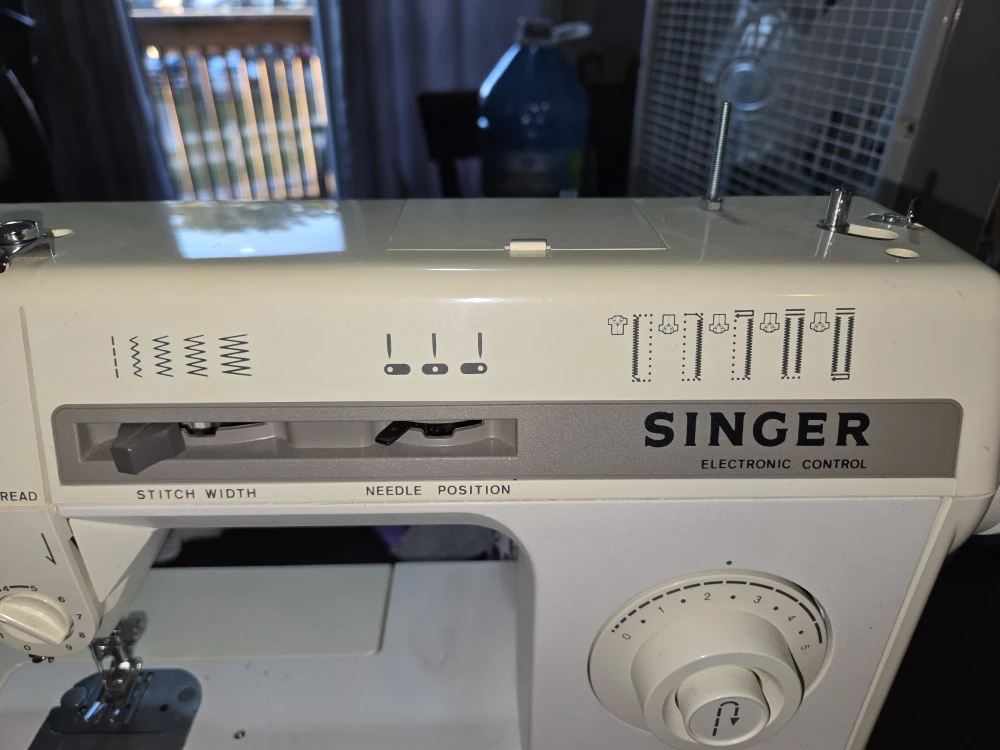 Singer Electronic Control Sewing Machine - photo 2
