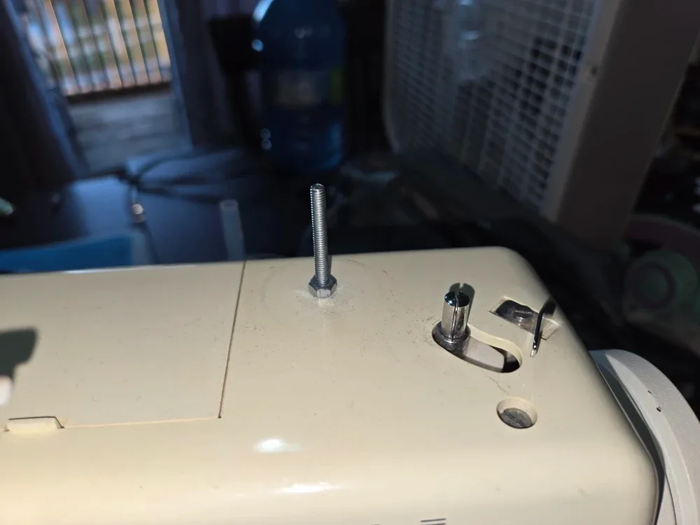 Singer Electronic Control Sewing Machine image indicator(3)