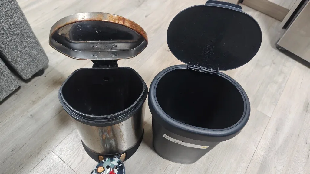 IKEA Pedal Bins - Silver & Black image indicator(2)