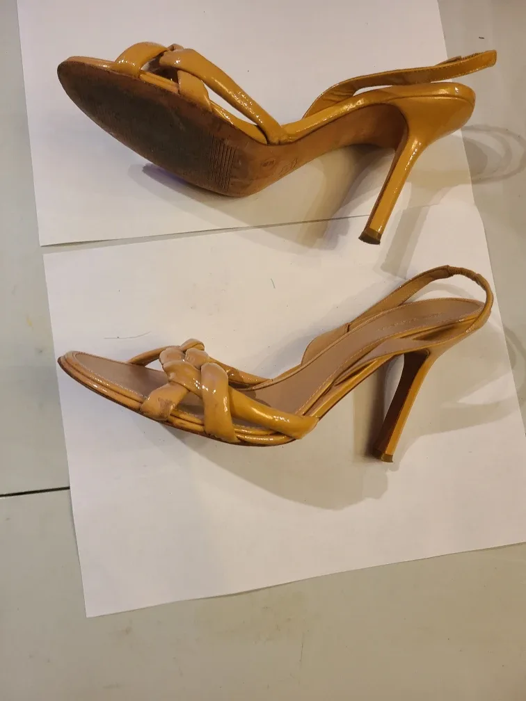 BCBG MAXAZRIA Heels - Size 38/7.5 image indicator(3)