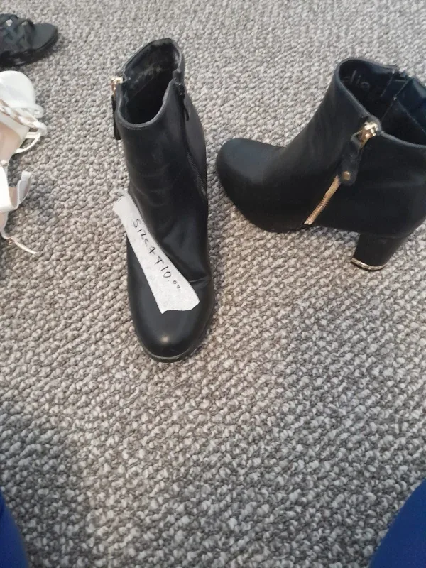 Selling Women's Heels and Boots / Booties - Size 7 image indicator(3)