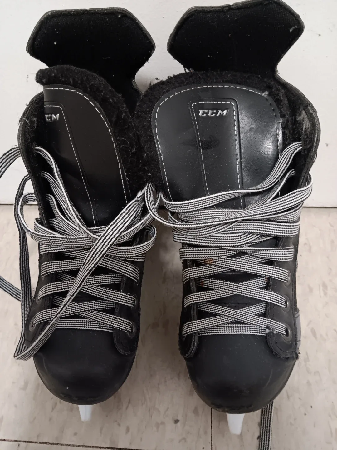 CCM kids Custom Ice Skates thumbnail