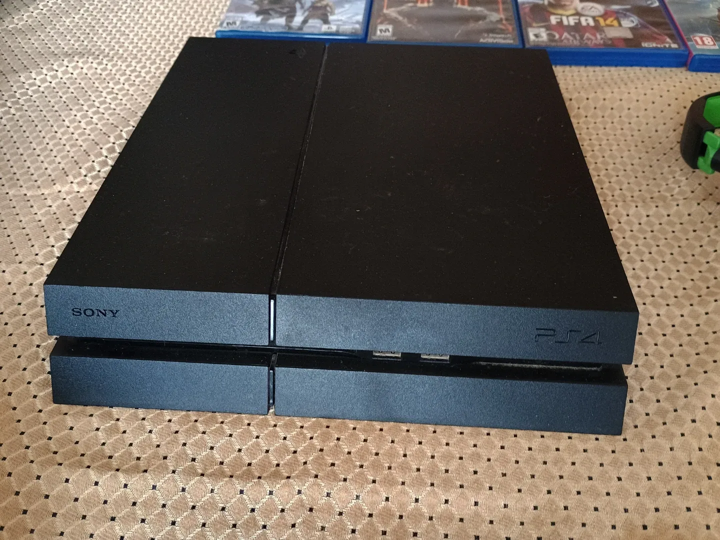 Ultimate PS4 Bundle image indicator(2)