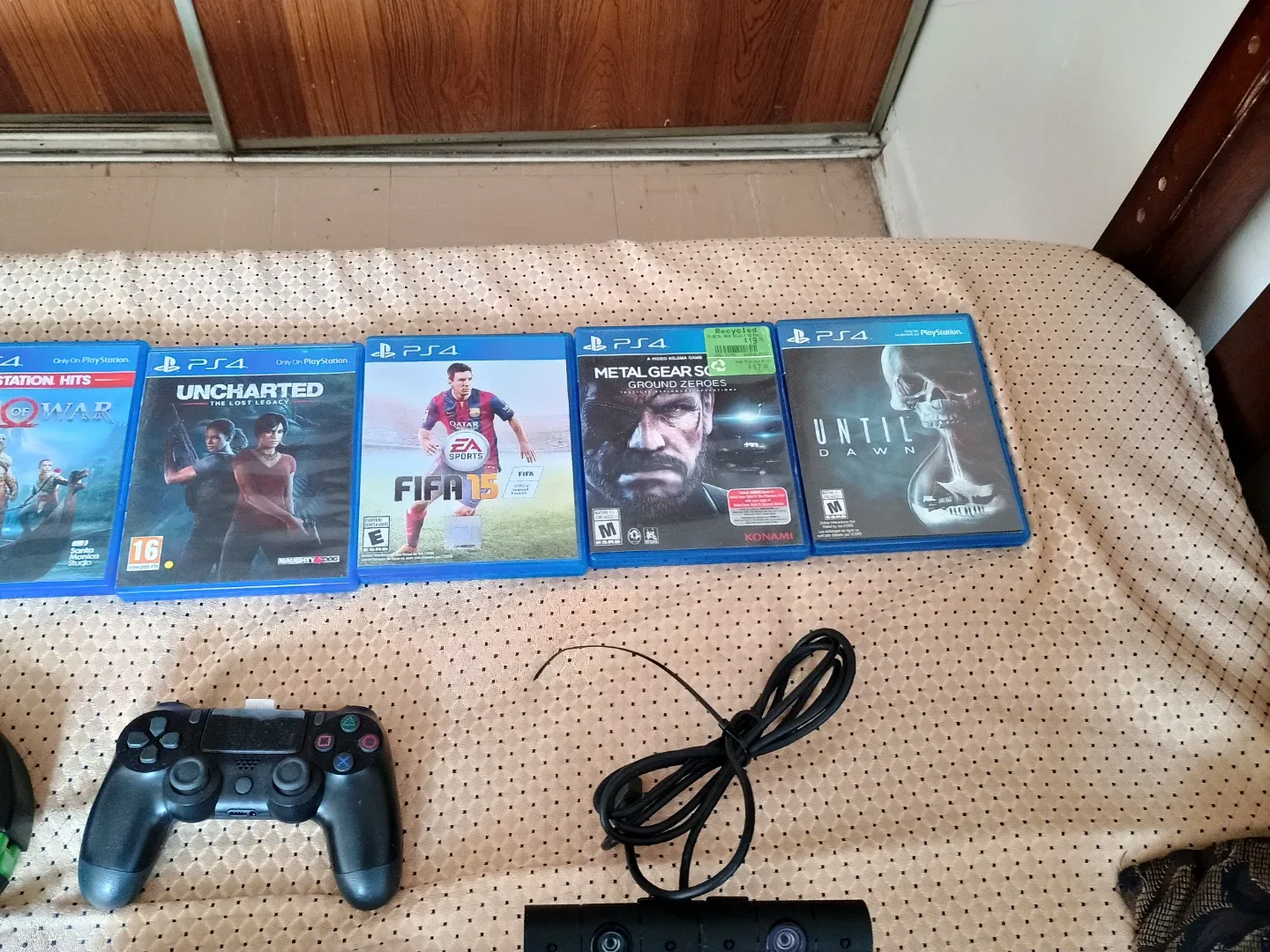 Ultimate PS4 Bundle image indicator(5)