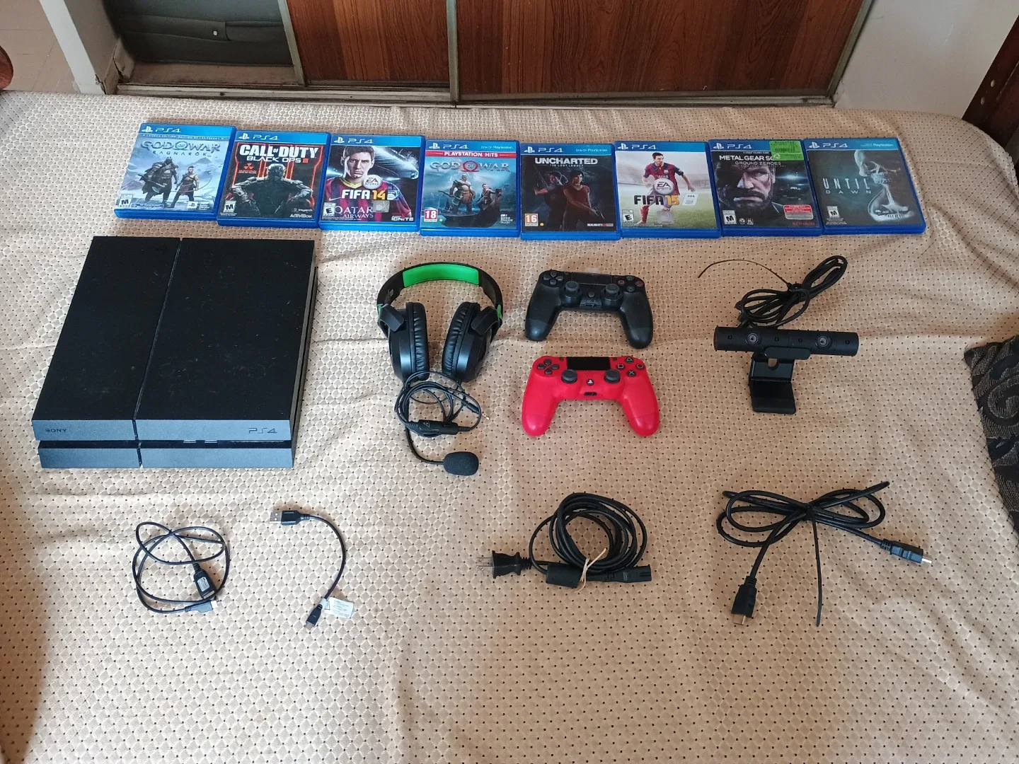 Ultimate PS4 Bundle image indicator(6)