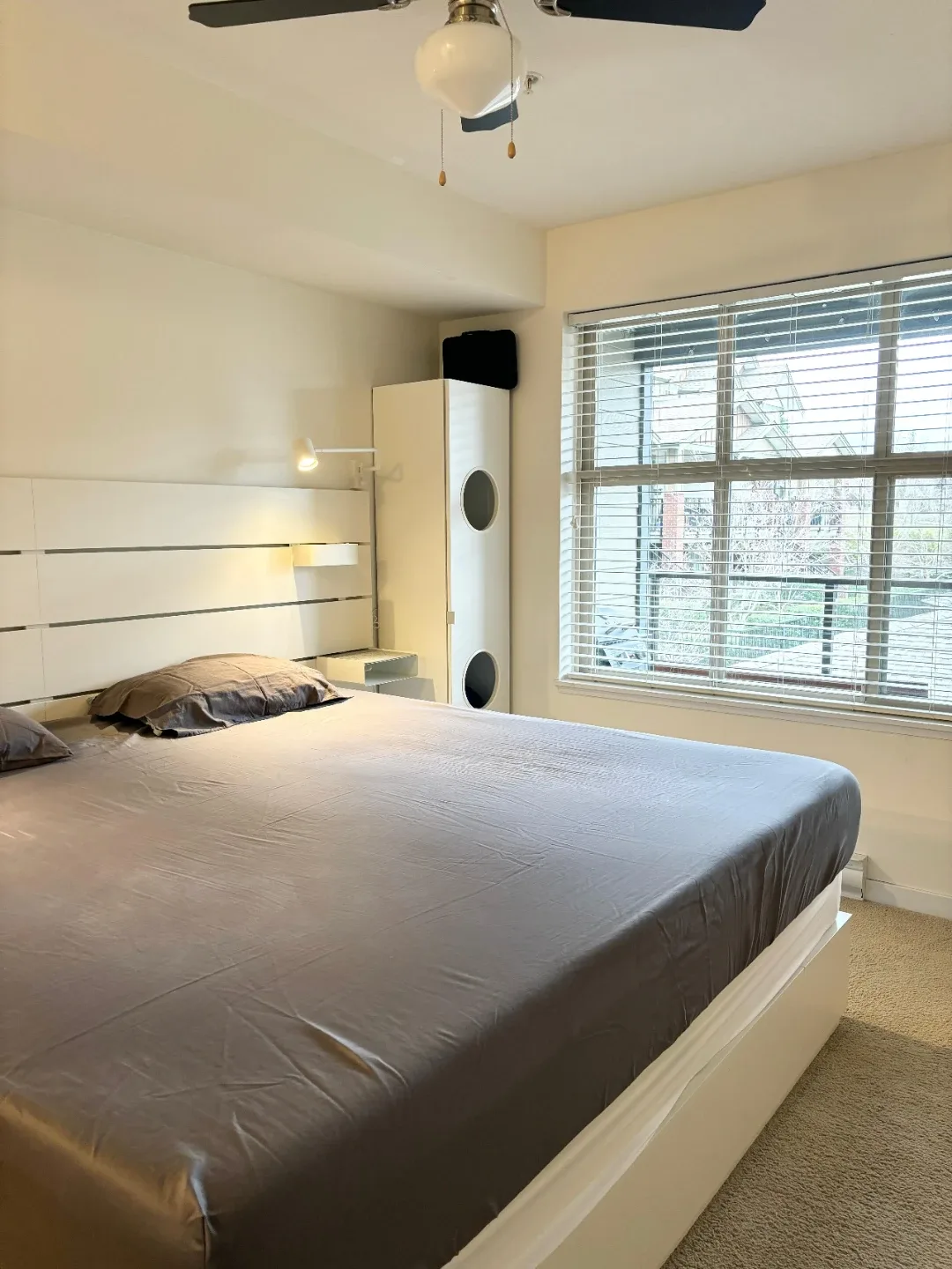 2bed+den 2 bath condo for rent image indicator(3)