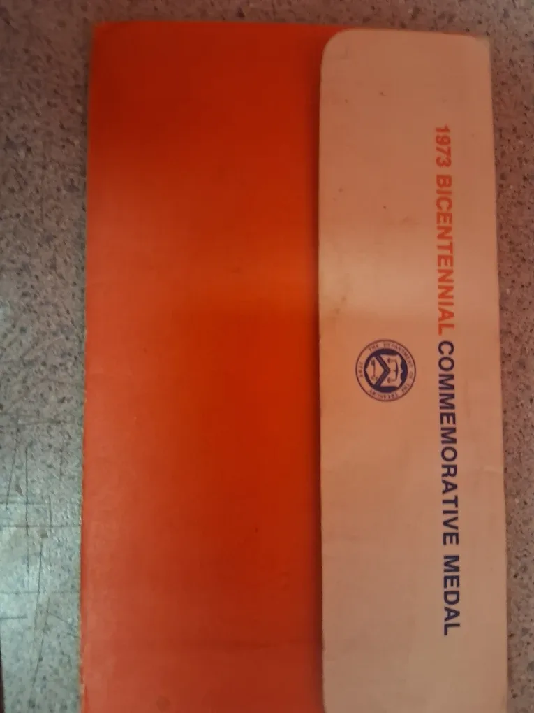 American Revolution Bicentennial Commemorative Medal image indicator(2)