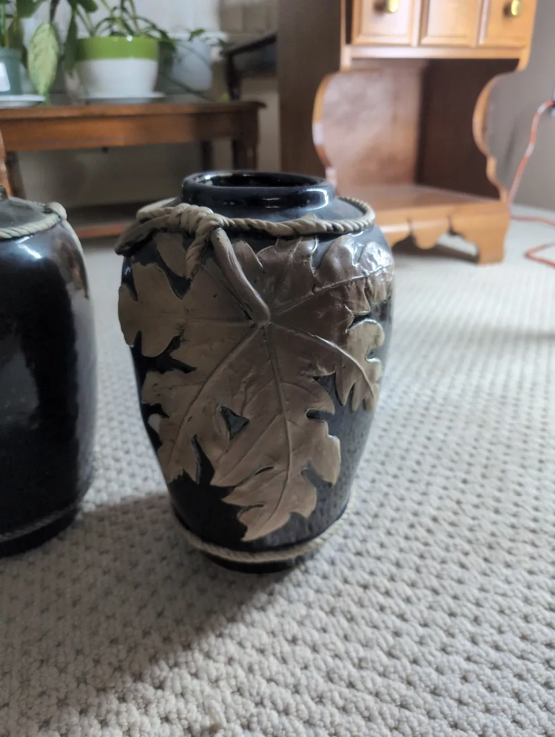 Decorative Black Vase with Leaf Design image indicator(2)