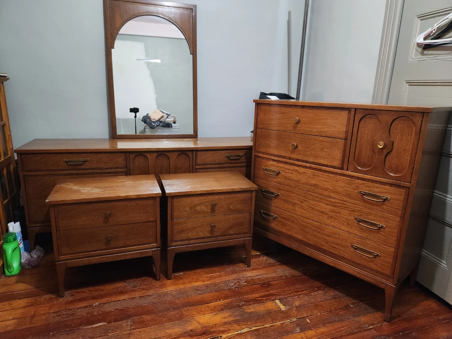 Harmony House Vintage Bedroom Set | Karrot