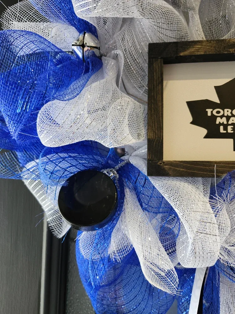 Toronto Maple Leafs Wreath image indicator(3)