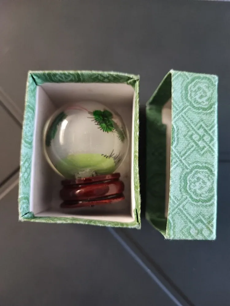 Cardinal Bird Snow Globe with Stand image indicator(4)