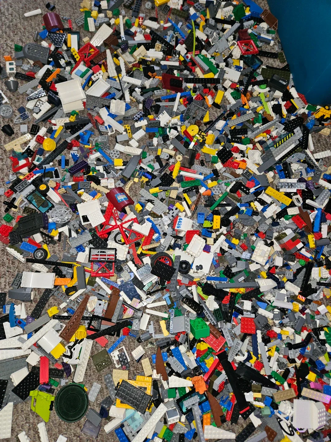 Lego Bricks - Assorted Pieces image indicator(2)