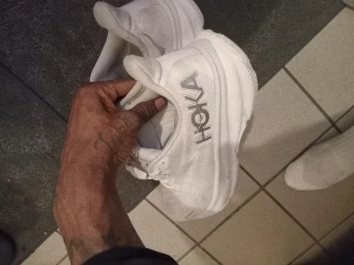 size 10.5 hoca one shoes image indicator(2)