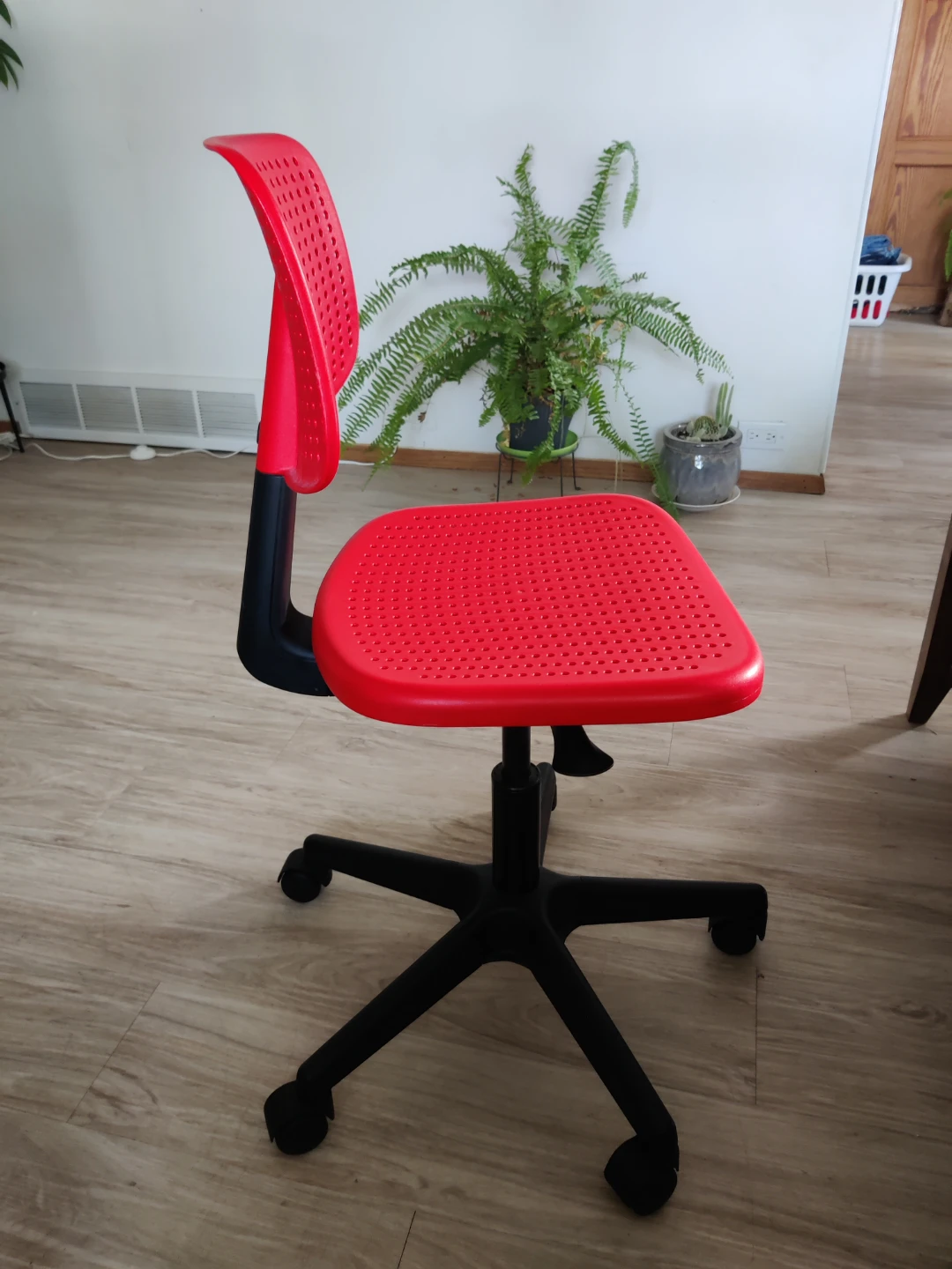 Red Swivel Office Chair - photo 2