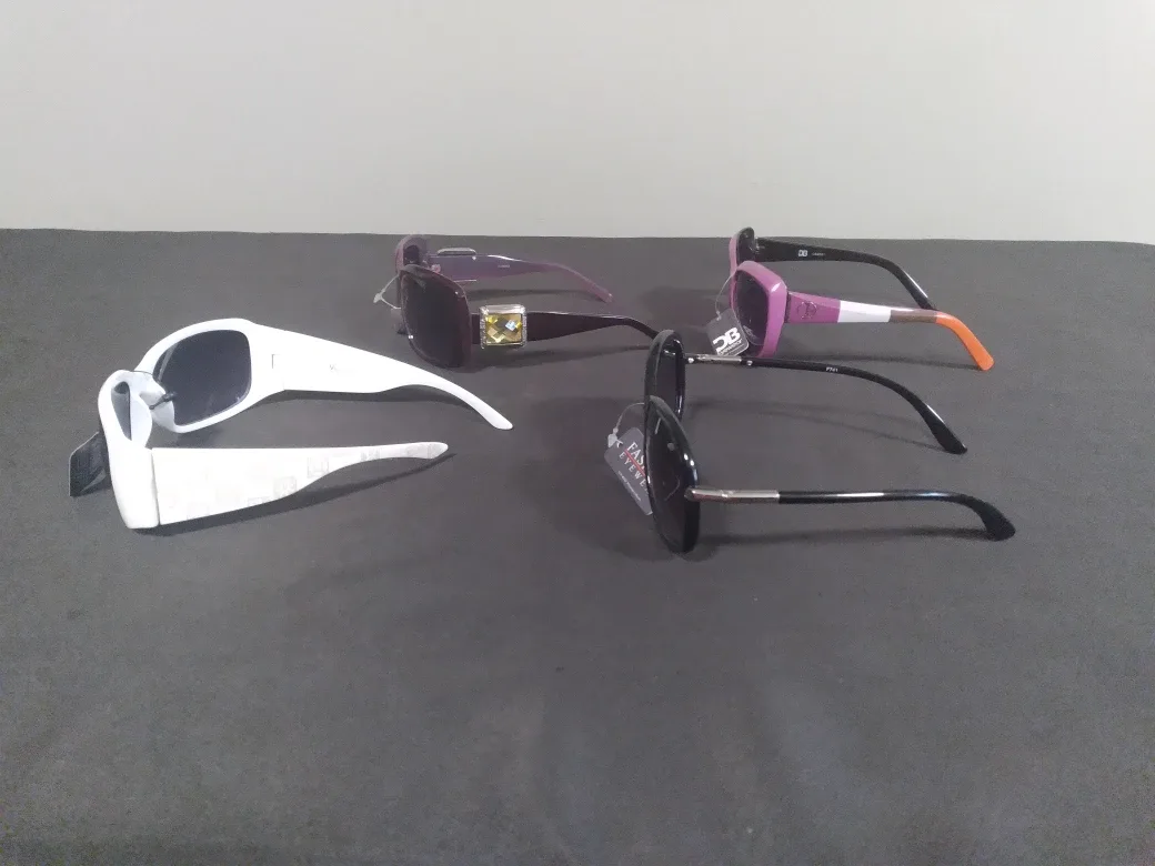 Sunglasses- women's image indicator(4)