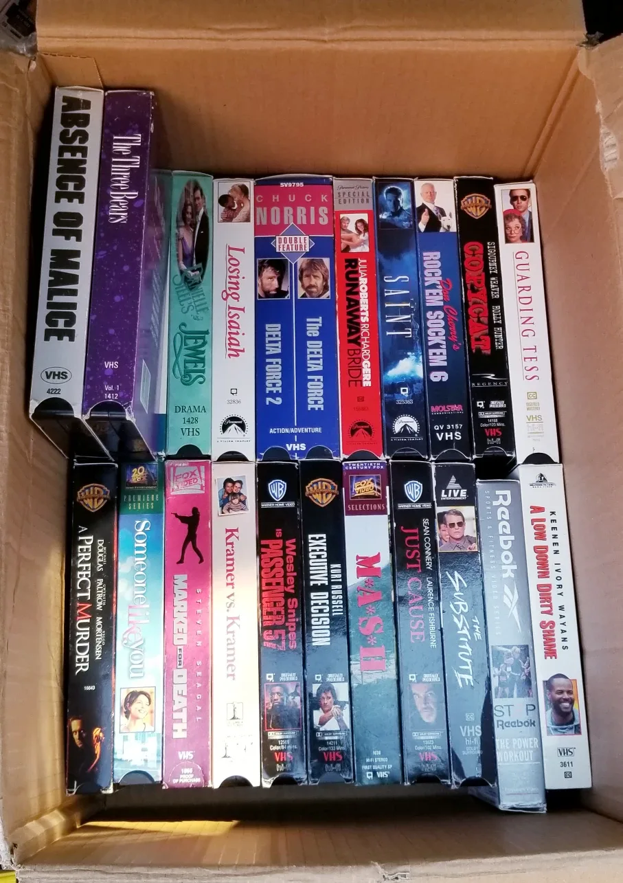 ☆☆☆GE VHS VCR Player (Model VG2000) PLUS SEVERAL VHS MOVIES!!☆☆☆ image indicator(2)