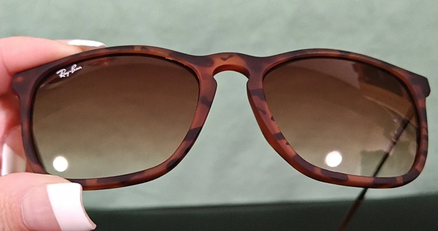 NEW Authentic Ray-Ban Sunglasses & Case image indicator(6)