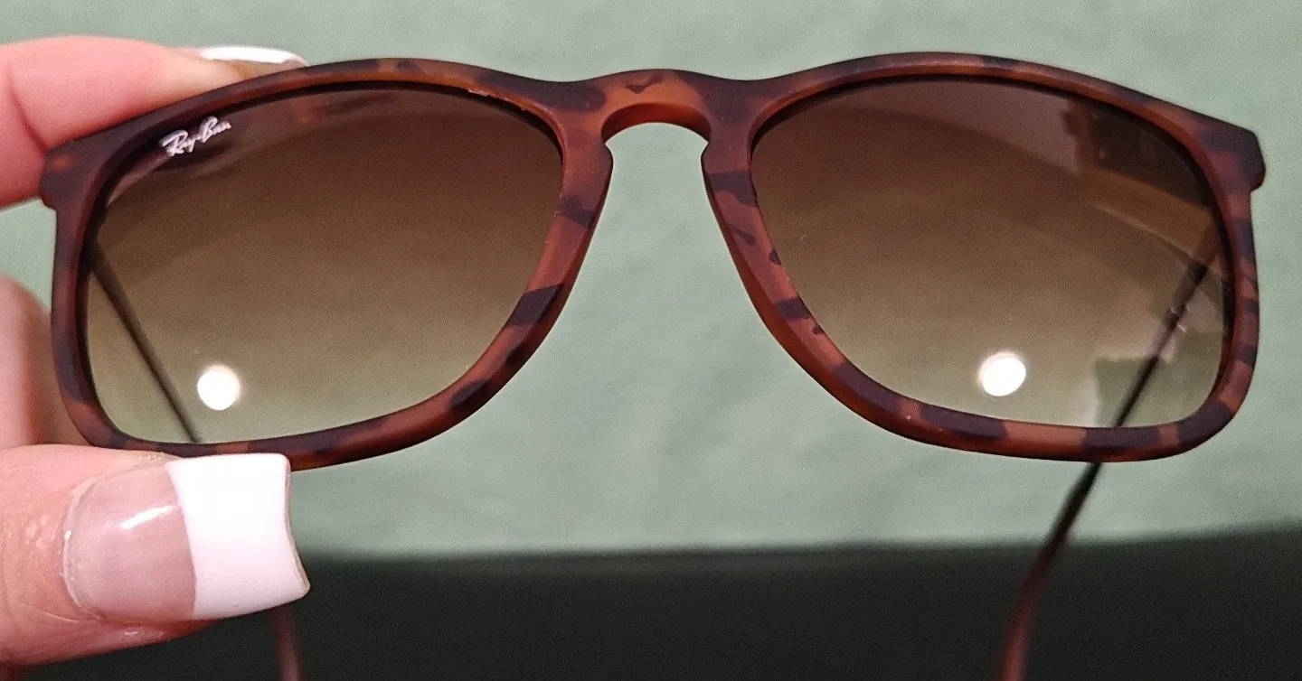 NEW Authentic Ray-Ban Sunglasses & Case image indicator(7)