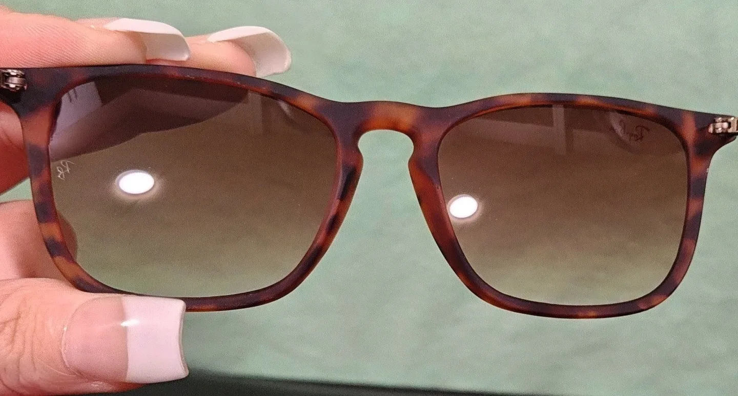 NEW Authentic Ray-Ban Sunglasses & Case image indicator(8)