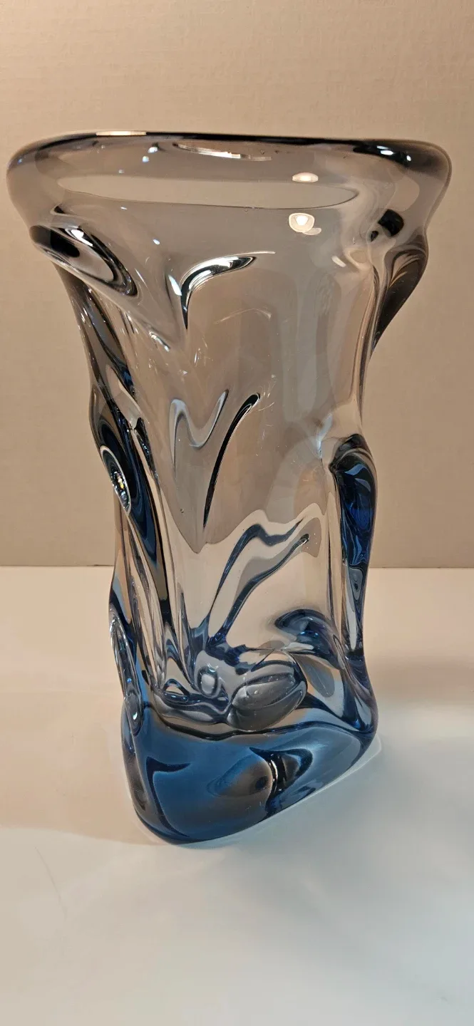 Czech Art Vase image indicator(2)