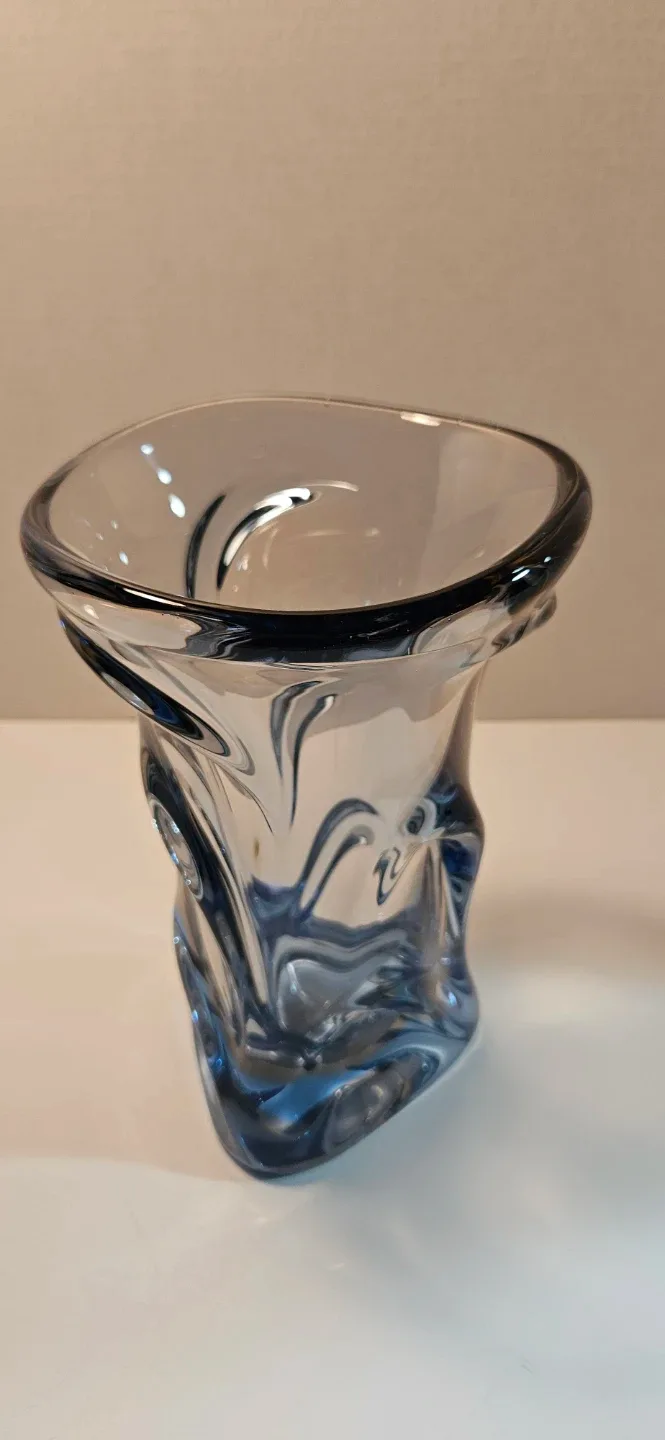 Czech Art Vase image indicator(3)