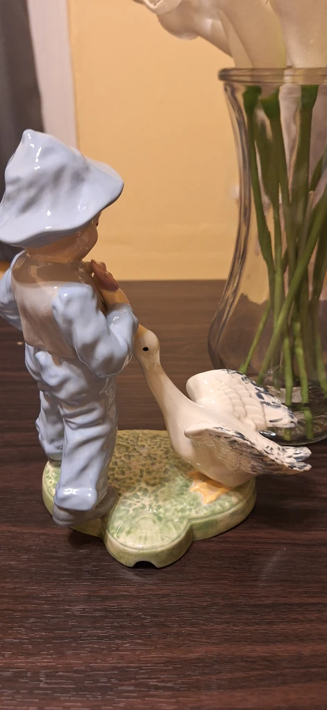 Vintage Ceramic Figurine Boy with Geese - photo 4