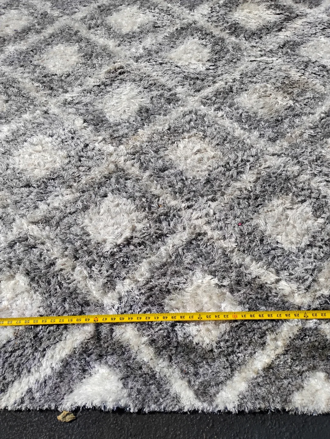 Gray & White Shag Rug (5' x 7') image indicator(3)