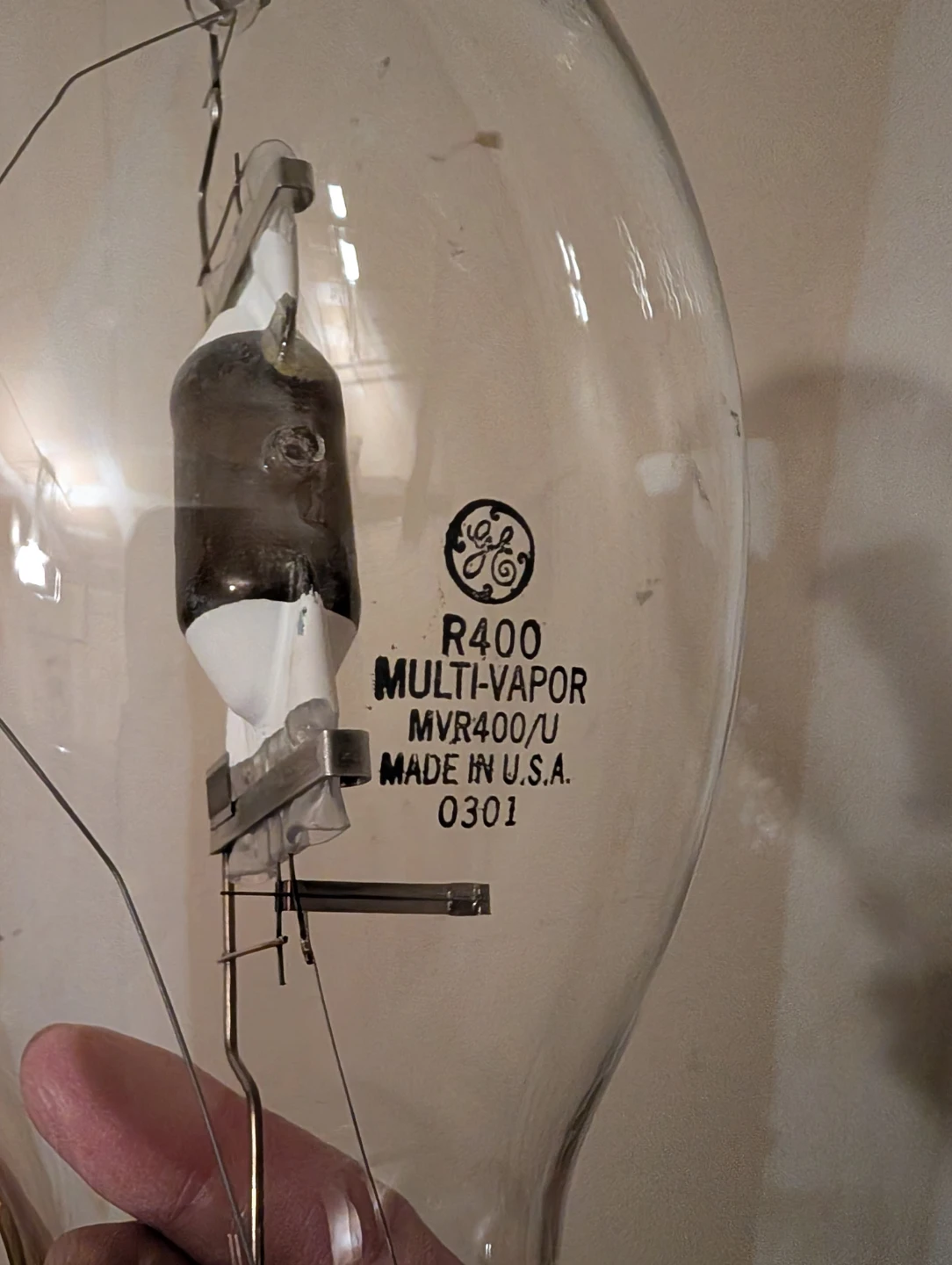 GE Multi-Vapor Metal Halide Lamp Bulb R400 MVR400/U - photo 2