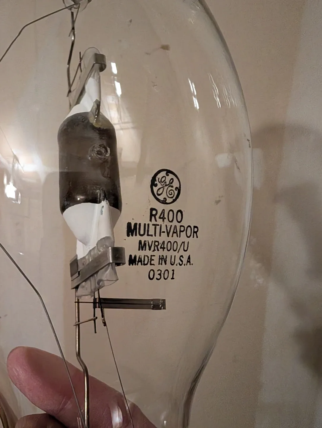 GE Multi-Vapor Metal Halide Lamp Bulb R400 MVR400/U image indicator(2)
