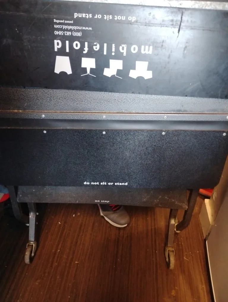 Mobilefold Rolling Folding Table image indicator(3)