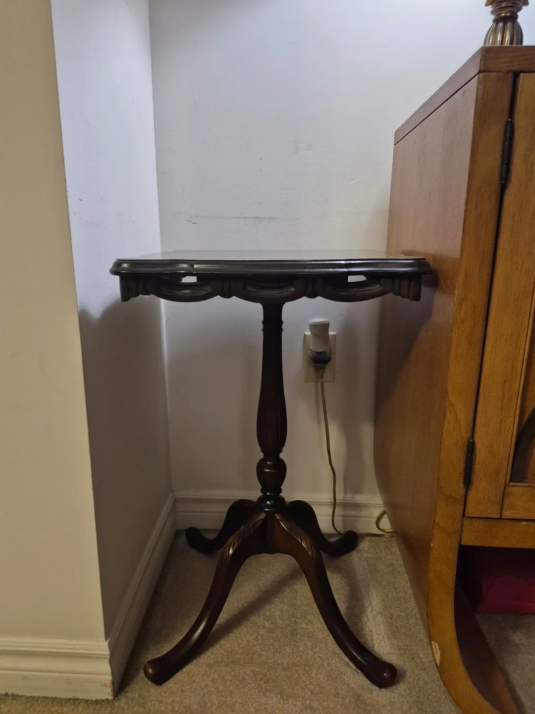 Antique Style Dark Wood Accent Table image indicator(4)