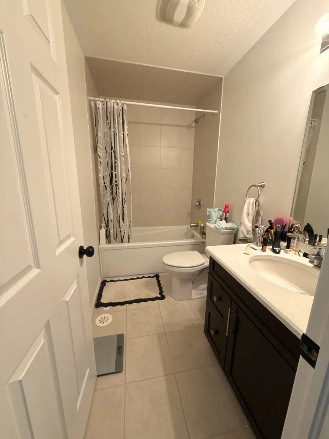 1 bedroom with private bathroom and shared balcony, females only image indicator(2)