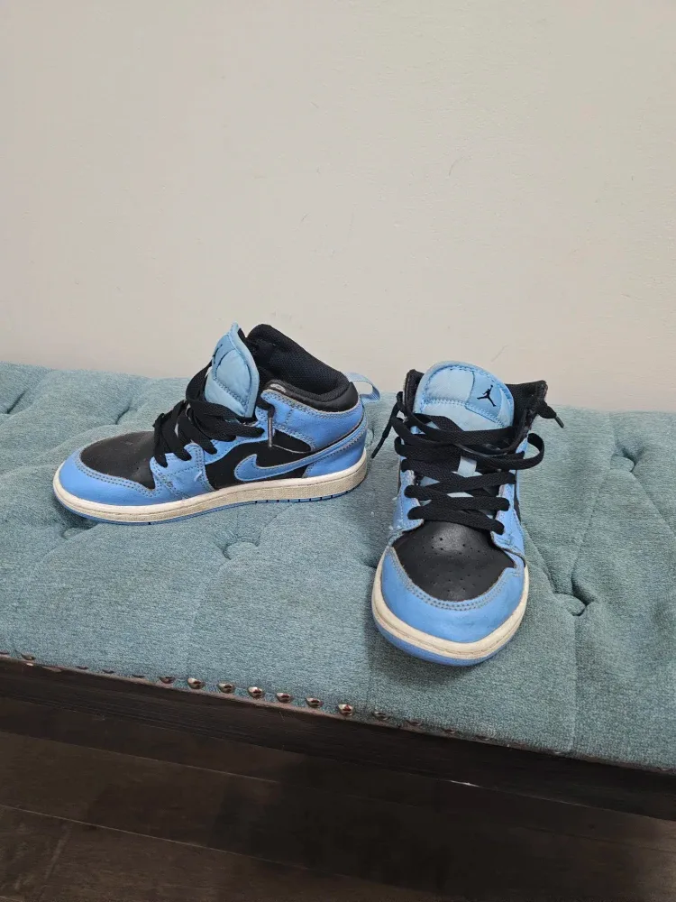 Jordan 1 Retro High Black/University Blue image indicator(2)