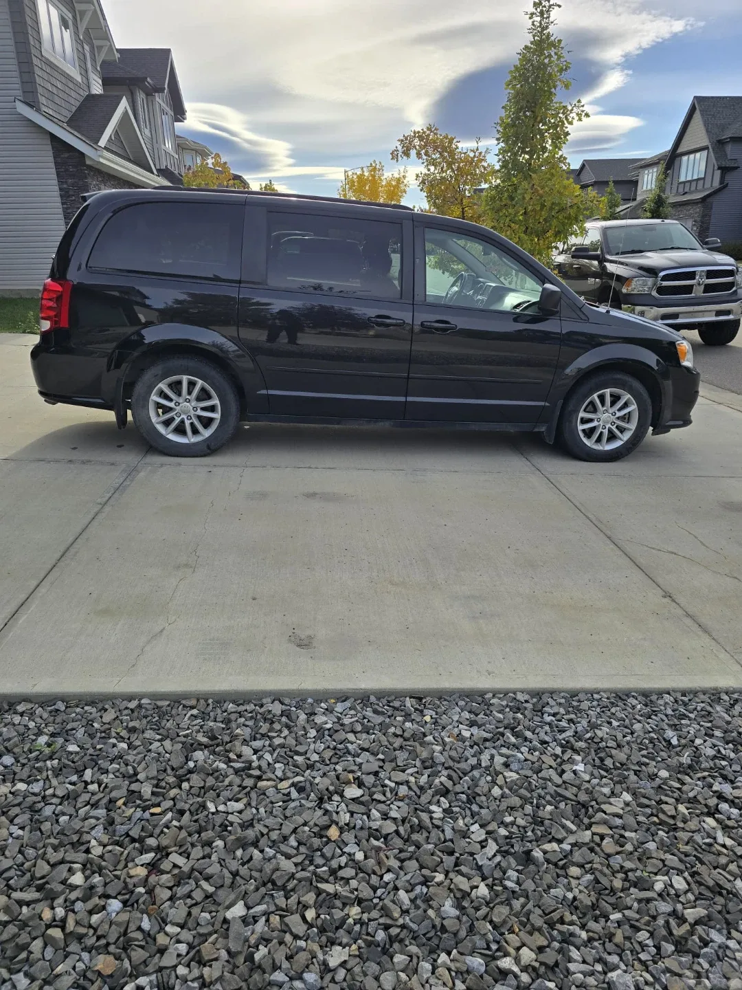 Black Dodge Grand Caravan image indicator(7)