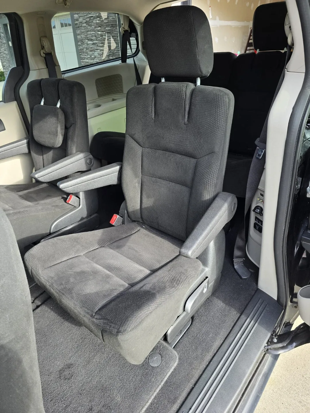 Black Dodge Grand Caravan image indicator(8)